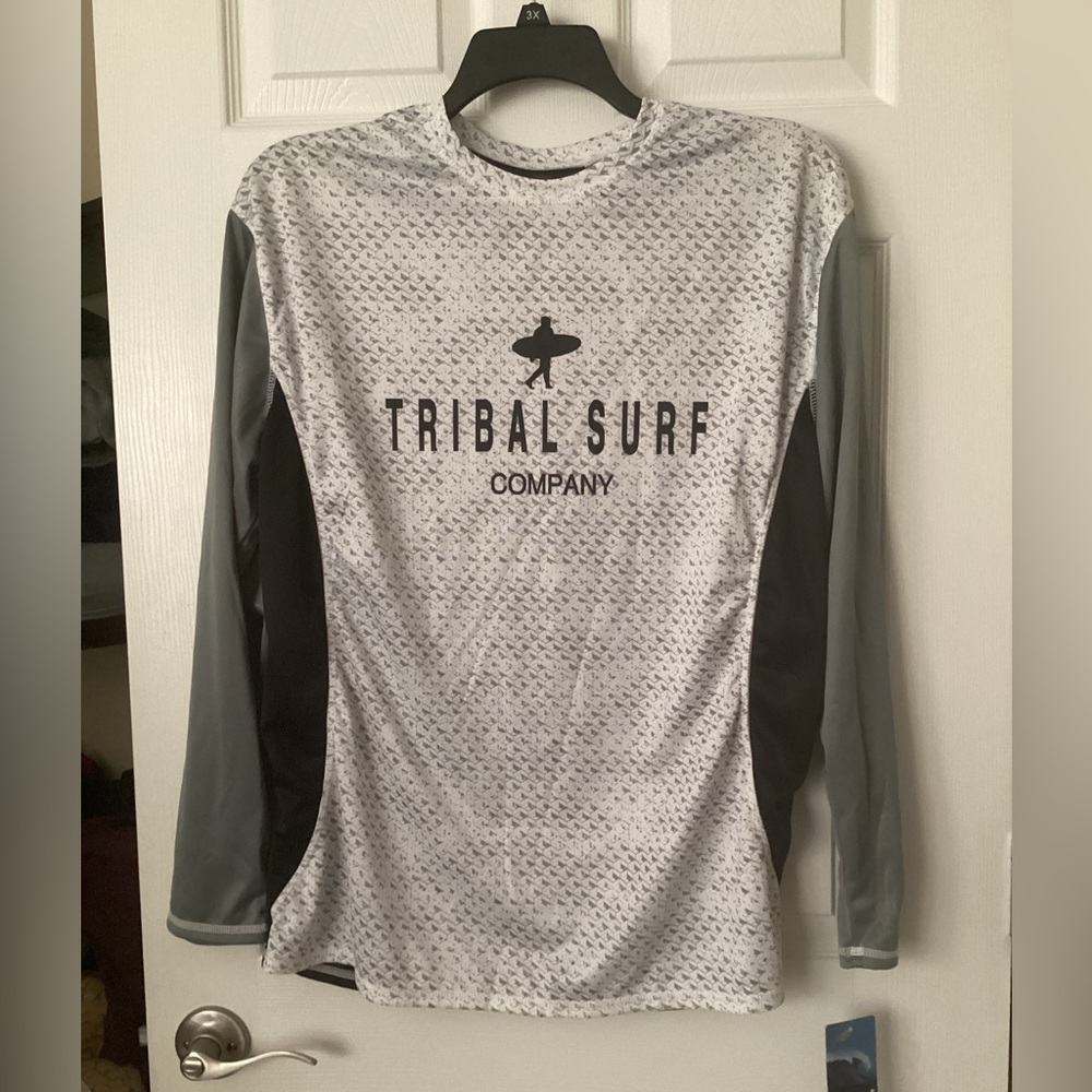 NWT Rashguard Shirt Tribal Surf Men’s Sz M beach swim surf SPF vacation